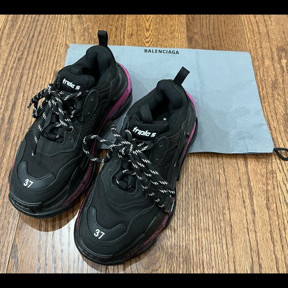 ❌SOLD❌Balenciaga Triple S Black/Pink Neon - Picture 2 of 6